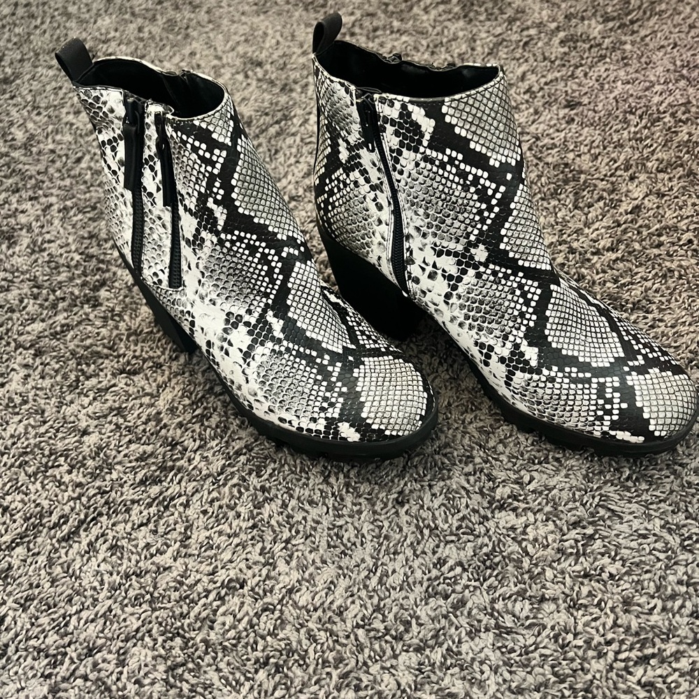 COOYA ANKLE BOOTIES